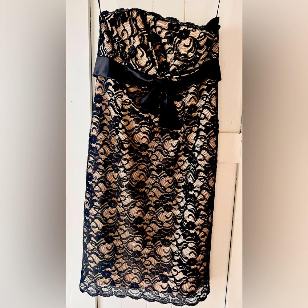 White House Black Market Size 6 strapless dress